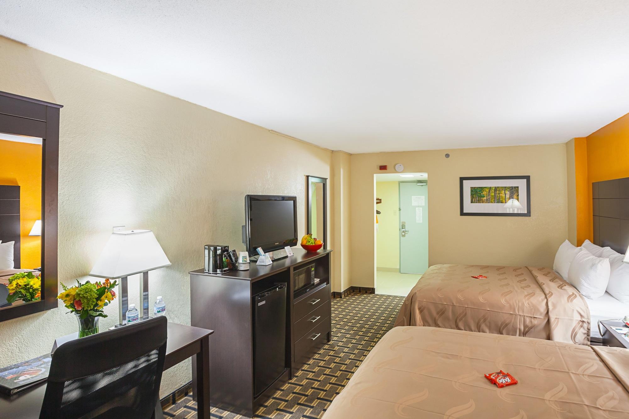 Quality Inn & Suites Cincinnati Exterior foto