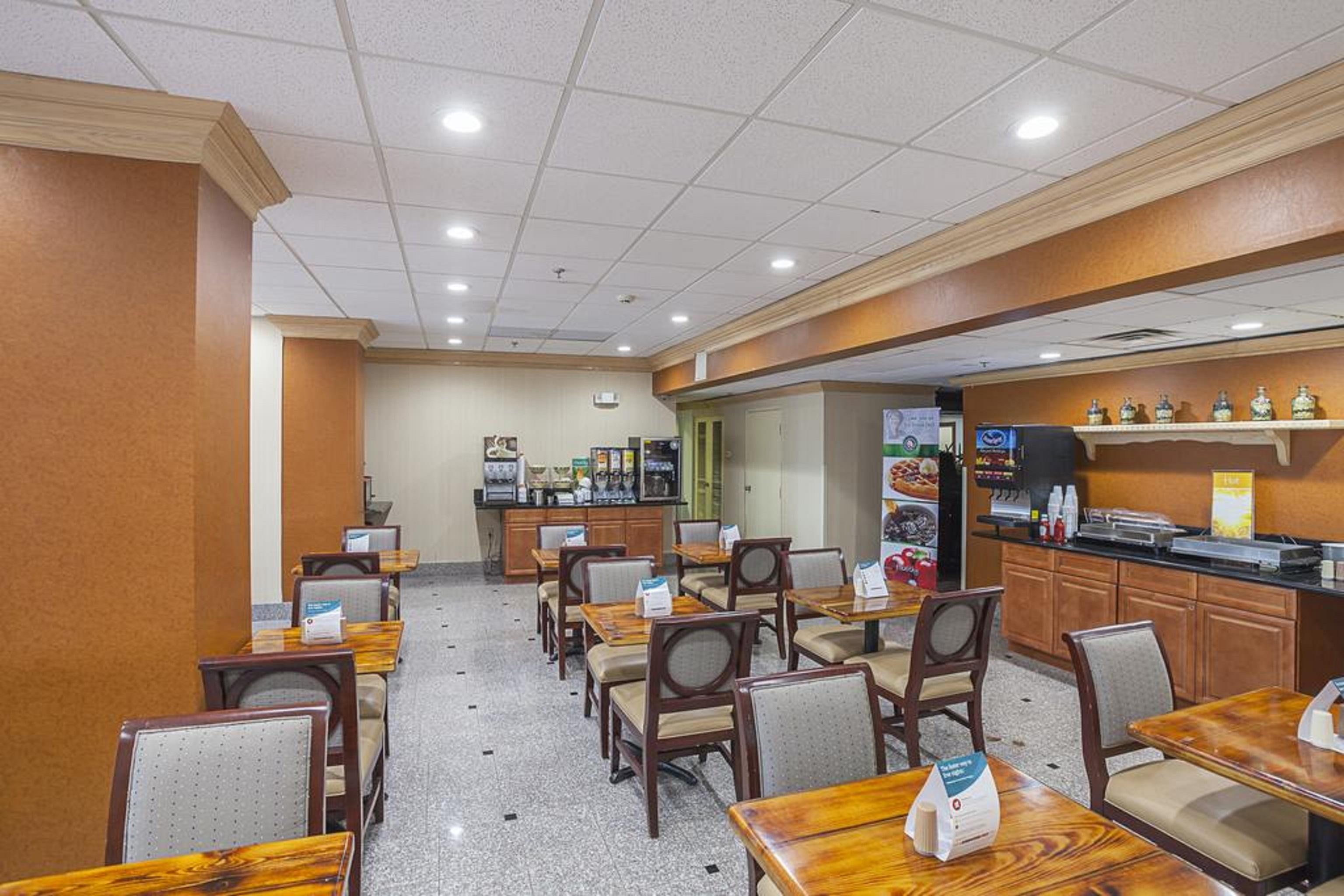 Quality Inn & Suites Cincinnati Exterior foto
