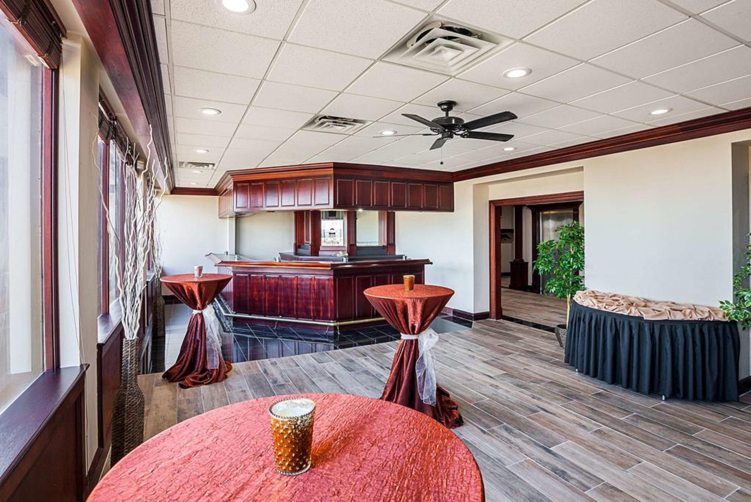 Quality Inn & Suites Cincinnati Exterior foto