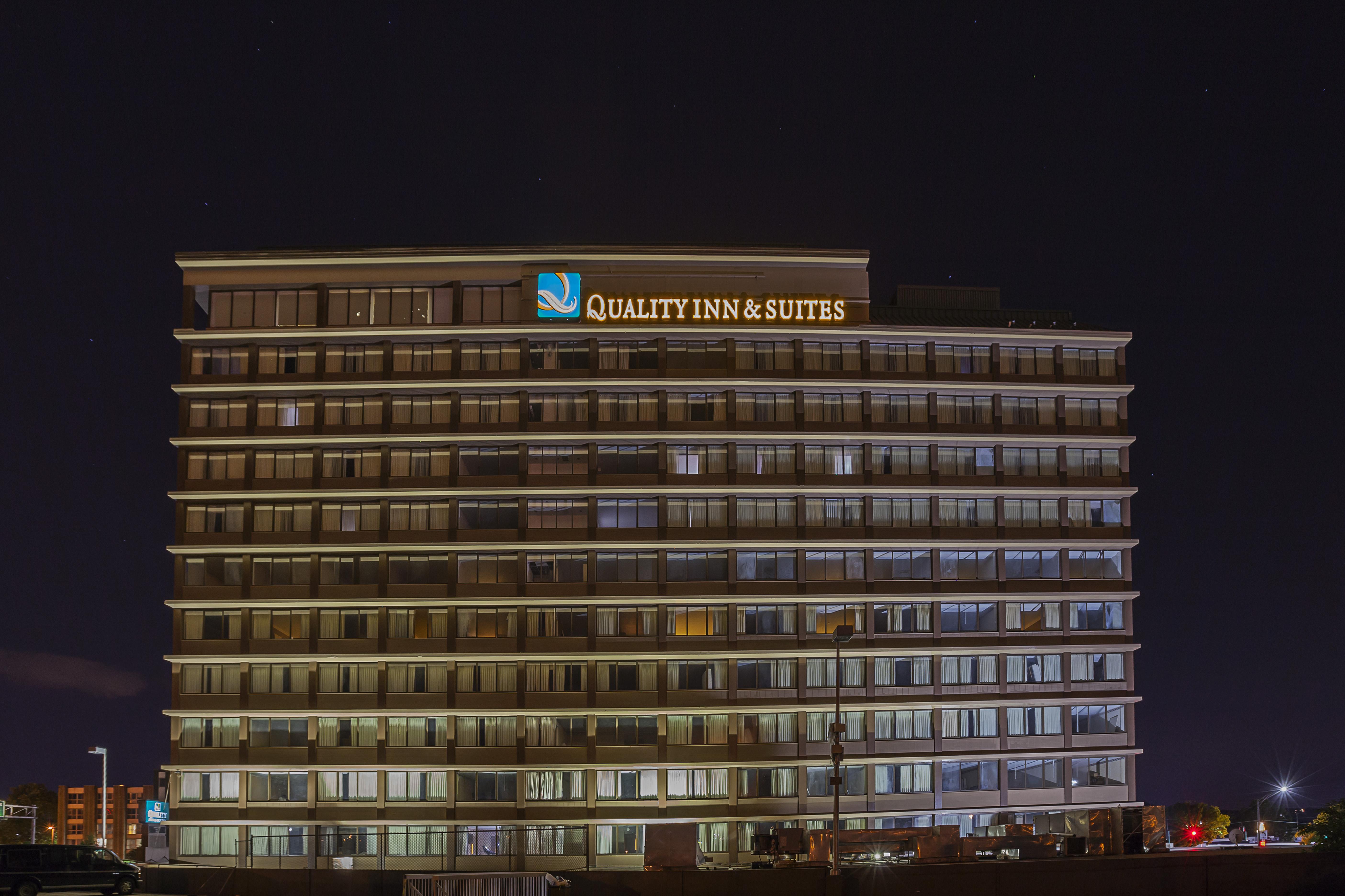 Quality Inn & Suites Cincinnati Exterior foto