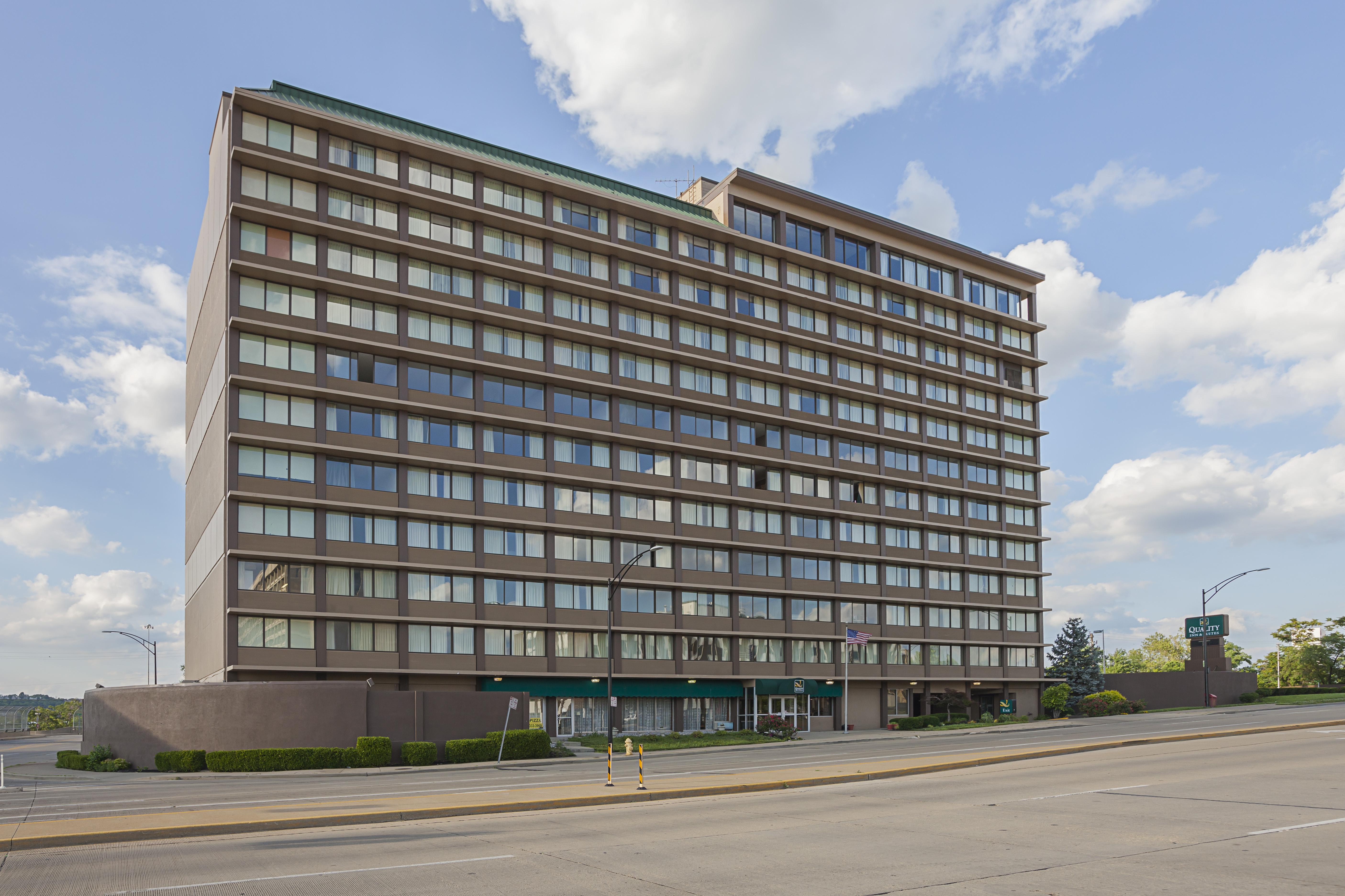 Quality Inn & Suites Cincinnati Exterior foto