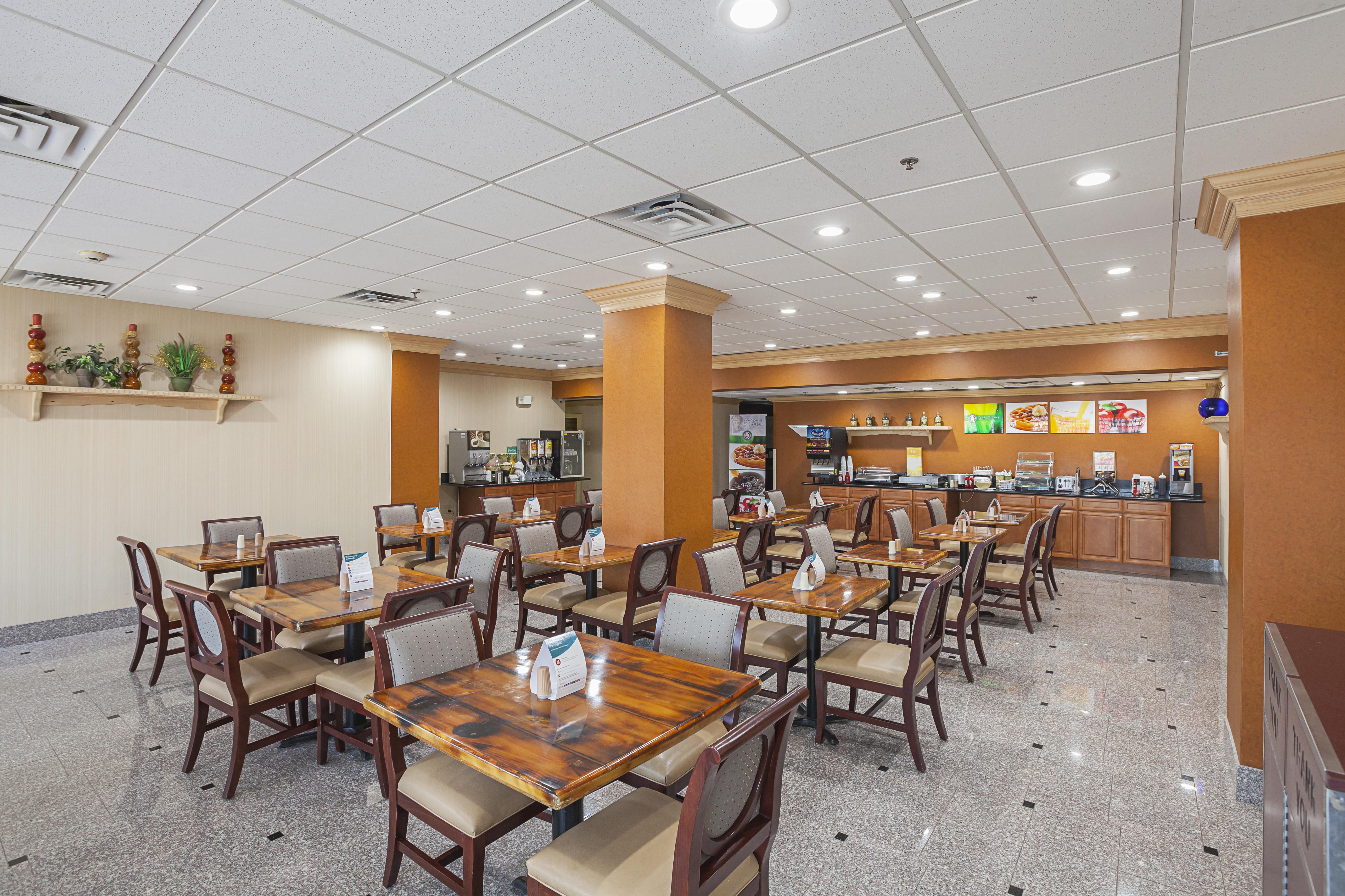 Quality Inn & Suites Cincinnati Exterior foto